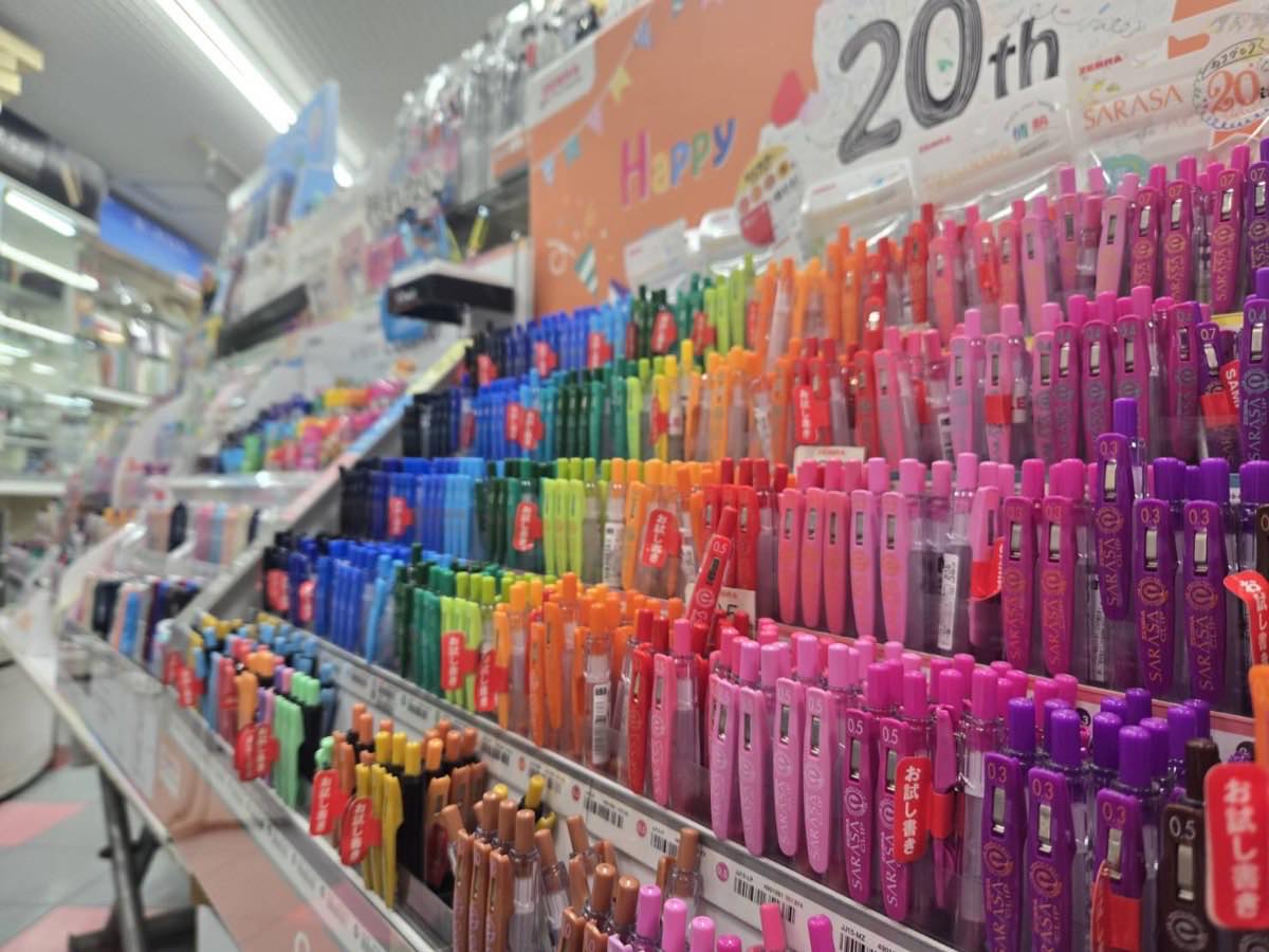 色とりどりのボールペン・ゲルインクペンの品ぞろえ